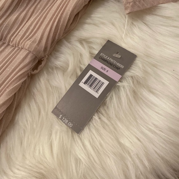 Dress - Picture 3 of 4